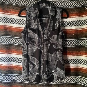 Express Portofino short sleeve black and white palm leaves print